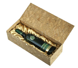 Кешированный картонный футляр с атласным ложементом под бутылку